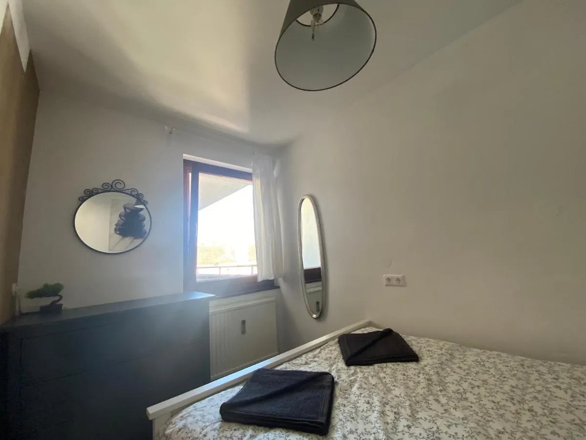 Vienna4 Apartment النمسا