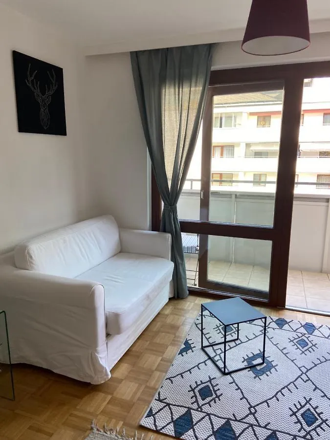 Vienna4 Apartment النمسا